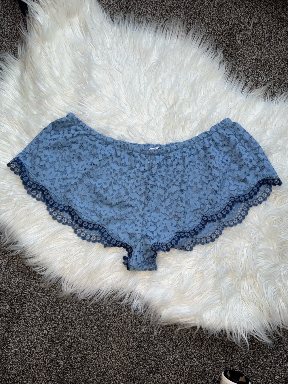 Excellent condition Victoria’s Secret medium lace floral sleep shorts